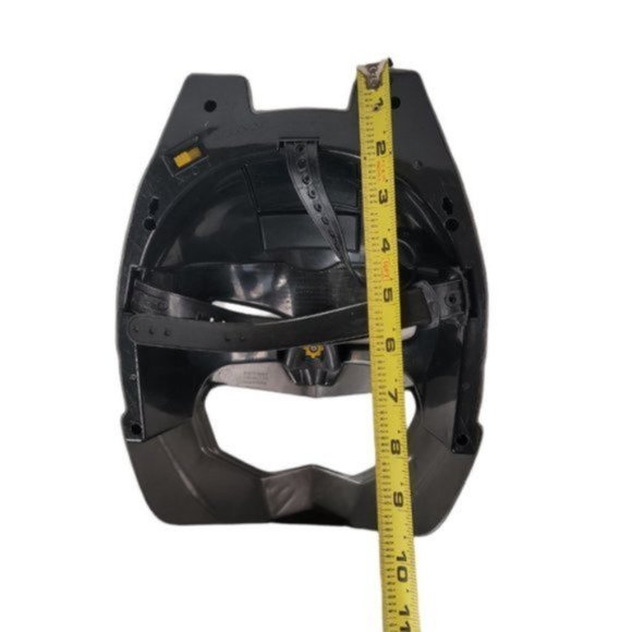 Mattel Talking Batman Mask with Voice Changer and Light Up Eyes - Picture 4 of 5